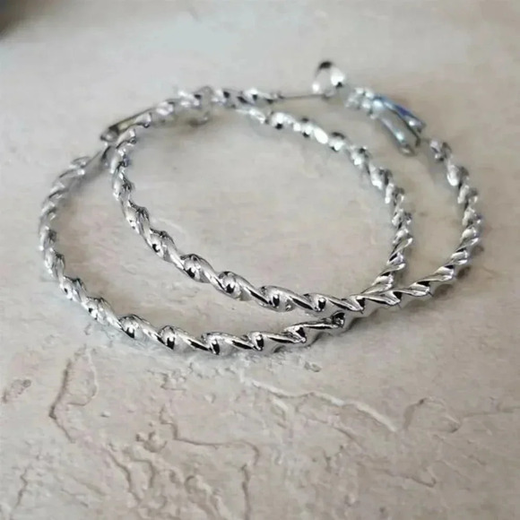 Modern Twisted Rope Silver Tone Round Hoop Earrings 40mm 1.6" Long Leverback - Picture 6 of 6